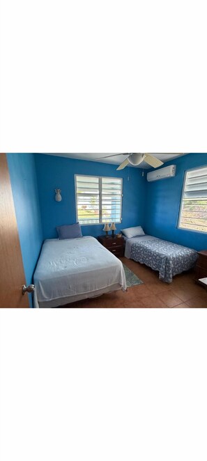 3 quartos, ferros/tábuas de passar roupa, Wi-Fi, roupa de cama