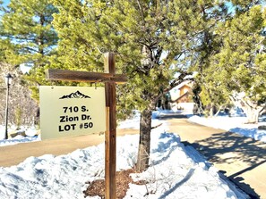 Property grounds - Large Family Cabin minutes from Zion National Park (Orderville)