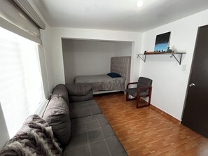 TV, fireplace - Tremendous 4-bedroom house with AC in charming Tijuana (Tijuana)