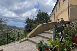Property grounds - Sundial House in Rio (Rio nell'Elba)