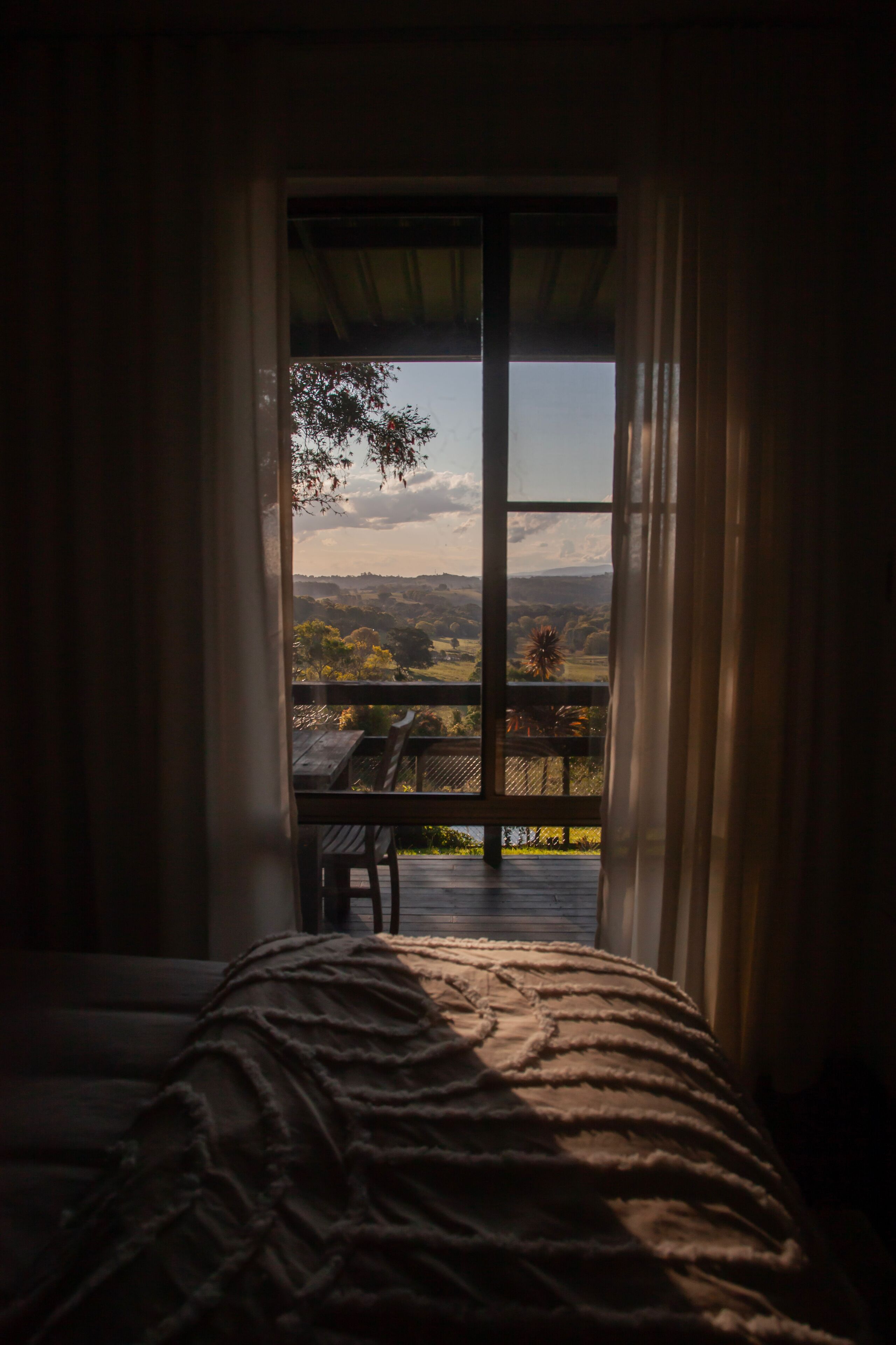 3 dormitorios, tabla de planchar con plancha, cuna de viaje