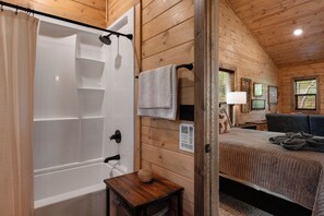 Shower, hair dryer, towels, soap - New Build! 2B-2B Secluded Cabin/Hot Tub/Games/EV/Parking (Sevierville)