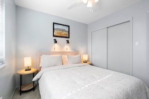 2 chambres, fer et planche à repasser, Wi-Fi, draps fournis