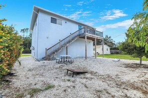 Outdoor dining - Walk to Pickleball Courts 🏓 Courtside Stay Sleeps 4 (Naples)