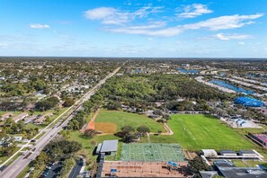 Sports court - Walk to Pickleball Courts 🏓 Courtside Stay Sleeps 4 (Naples)