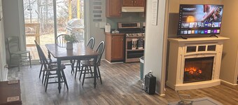 •   Peaceful Lake Home on Tenkiller Lake – Quiet & Relaxing