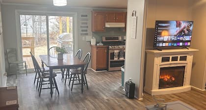 • Peaceful Lake Home on Tenkiller Lake – Quiet & Relaxing