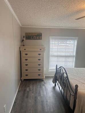 3 bedrooms, iron/ironing board, WiFi, bed sheets - • Peaceful Lake Home on Tenkiller Lake – Quiet & Relaxing (Vian)