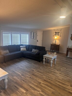TV - •   Peaceful Lake Home on Tenkiller Lake – Quiet & Relaxing (Vian)