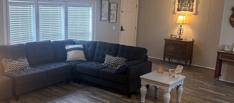 •   Peaceful Lake Home on Tenkiller Lake – Quiet & Relaxing