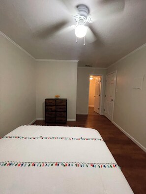 Bügeleisen/Bügelbrett, WLAN, Bettwäsche