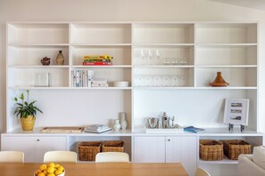 Departamento superior, vista al océano | Interior