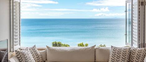 Superior Apartment, Ocean View | Living area