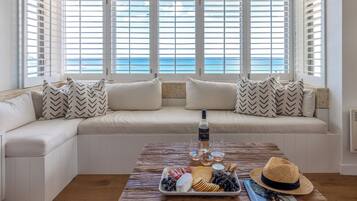 Superior Apartment, Ocean View | Interior