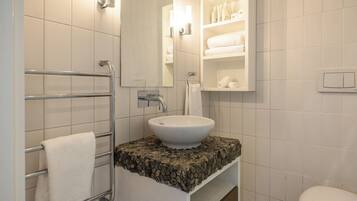 Superior Apartment, Ocean View | Bathroom