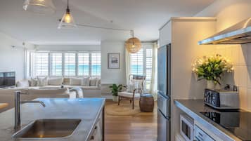 Superior Apartment, Ocean View | Private kitchen