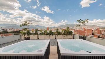 Deluxe-Apartment, Balkon, Stadtblick | AuĂen-Whirlpool