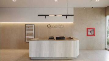 Leilighet – deluxe, balkong, byutsikt | Lobby