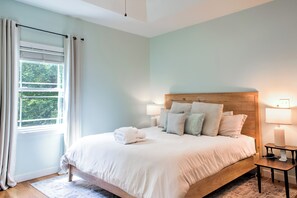 3 Schlafzimmer, Schreibtisch, Bügeleisen/Bügelbrett, kostenloses WLAN