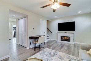 Interior - In Leonardtown Square! Spacious 3-bedroom townhome, walk to wharf, shops, food! (Leonardtown)