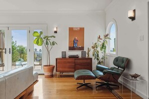 Interior - Hollywood Hills 2BR Home | City Views | C&C (Los Angeles)