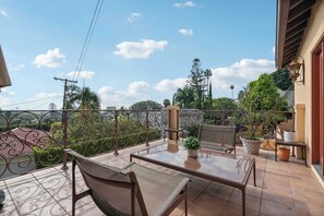 Terrace/patio - Hollywood Hills 2BR | City Views by Colby & Conrad (Los Angeles)