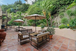 Terrace/patio - Hollywood Hills 2BR | City Views by Colby & Conrad (Los Angeles)