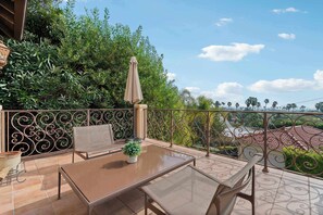 Terrace/patio - Hollywood Hills 2BR | City Views by Colby & Conrad (Los Angeles)