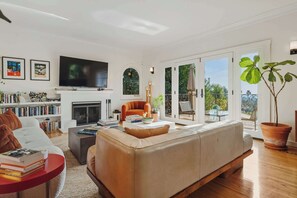 TV, offices - Hollywood Hills 2BR Home | City Views | C&C (Los Angeles)