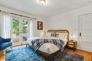 2 bedrooms, iron/ironing board, WiFi, bed sheets - Hollywood Hills 2BR Home | City Views | C&C (Los Angeles)