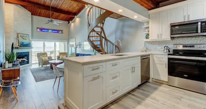 Sol-Mate - Serene beachfront condo steps from the Gulf