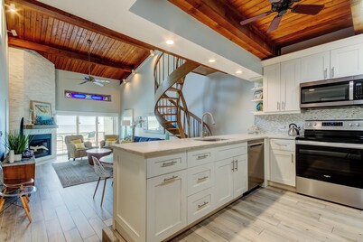 Sol-Mate - Serene beachfront condo steps from the Gulf