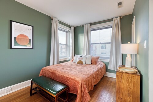 Cute convenient condo in historic Mt Vernon mansion