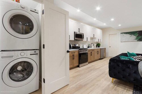 Modern 3BR Apt Near United Center