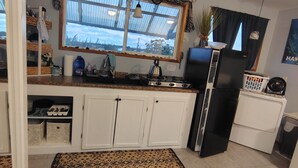Cafeteira/chaleira, geladeira, cooktop, chaleira elétrica