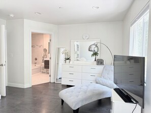3 bedrooms, iron/ironing board, free WiFi, bed sheets - The Lotus, A 3-bedroom house in enchanting Pasadena with AC (Pasadena)