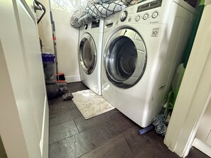 Interior - The Lotus, A 3-bedroom house in enchanting Pasadena with AC (Pasadena)