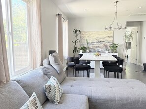 Living area - The Lotus, A 3-bedroom house in enchanting Pasadena with AC (Pasadena)