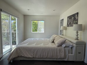 3 bedrooms, iron/ironing board, free WiFi, bed sheets - The Lotus, A 3-bedroom house in enchanting Pasadena with AC (Pasadena)