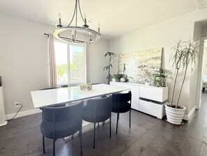Dining - The Lotus, A 3-bedroom house in enchanting Pasadena with AC (Pasadena)