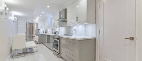 Micro-ondas, fogão, cooktop, lava-louças