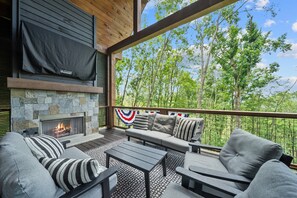 Property grounds - Black Diamond at Eagles Nest: Views, Hot Tub, Pet Friendly! (Banner Elk)