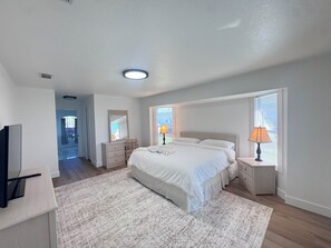 3 bedrooms, desk, iron/ironing board, free WiFi - Canal-Front Rotonda West Retreat, Water Views 3BR/2BA (Rotonda West)