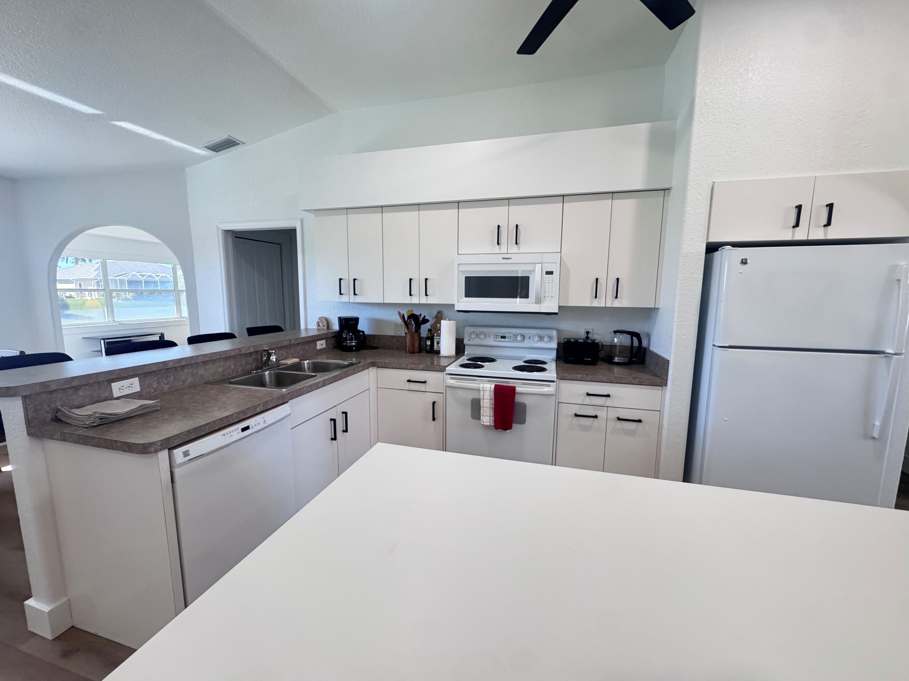 冰箱、微波炉、烤箱、炉灶