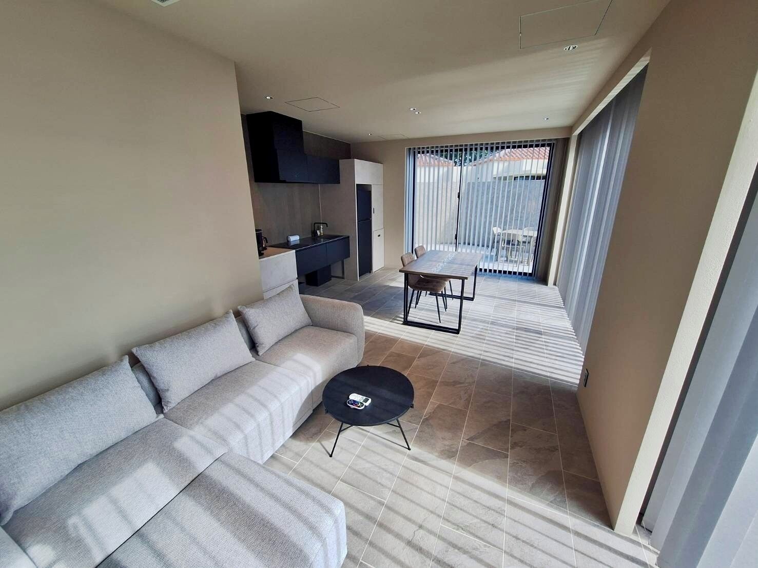 Junior suite, balkon, uitzicht op oceaan | Woonruimte