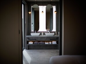 Junior Suite, Balcony, Ocean View | Bathroom