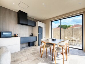 Junior Suite, Balcony, Ocean View | In-room dining