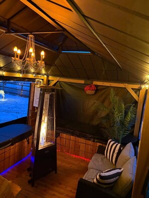 Interior - The Timberline Glamper (Stettler)