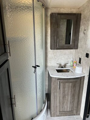 Bathroom - The Timberline Glamper (Stettler)
