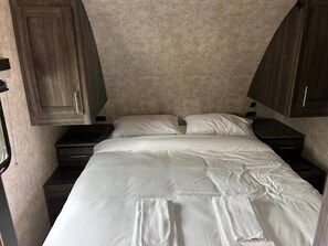 WiFi, bed sheets - The Timberline Glamper (Stettler)